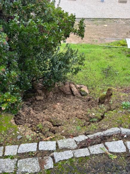 Corte de rua devido a queda de muro